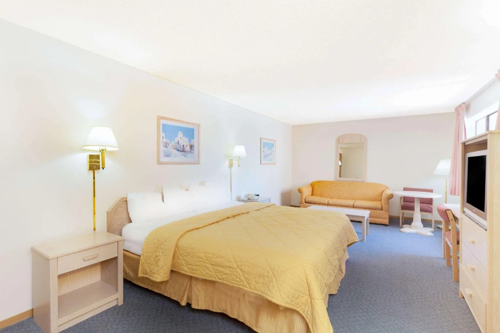 Double Suite (full double bed)