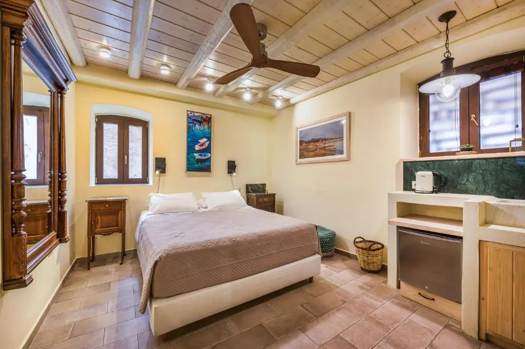 Standard Double room (full double bed)