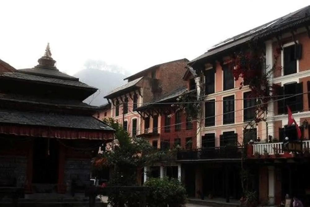 Gaun Ghar