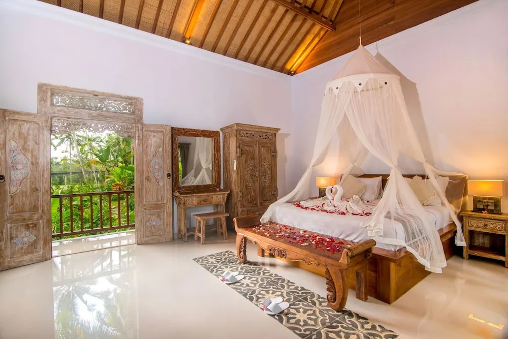 Deluxe Double room with balcony (full double bed)