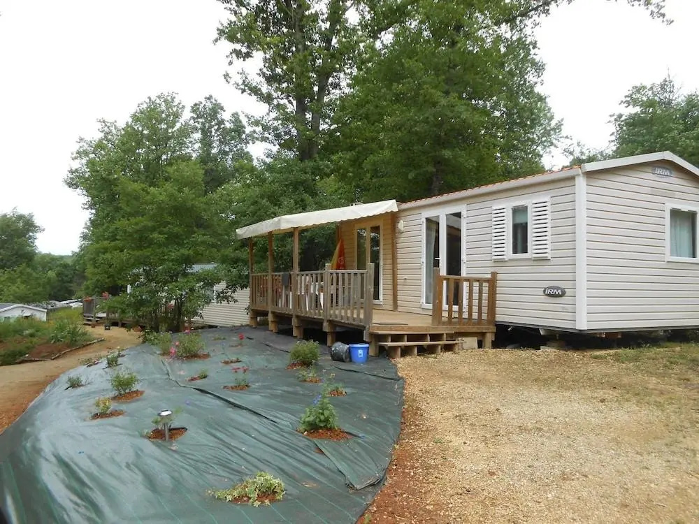 Camping Des Bastides Logements Insolites