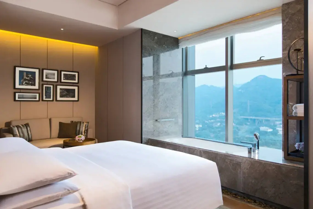 1 Bedroom Double Suite with mountain view (full double bed)