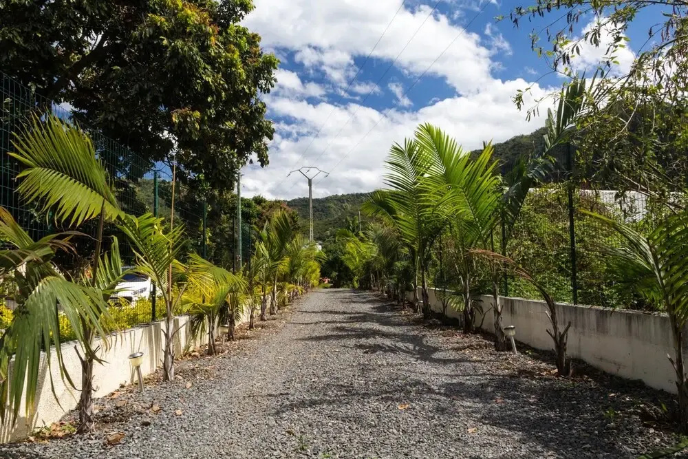 House With 2 Bedrooms in Entre Deux, With Wonderful Mountain View, Pool Access, Enclosed Garden - 18 km From the Beach