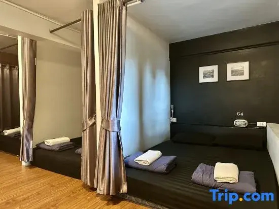 Bed in Dorm (full double bed)