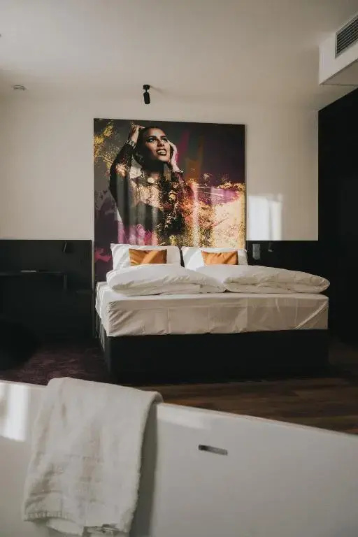 Deluxe Double room (full double bed)