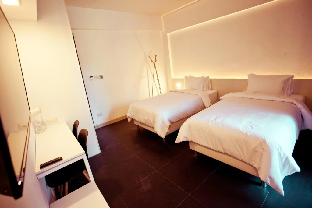 BED Phrasingh Hotel - Adults Only — 5