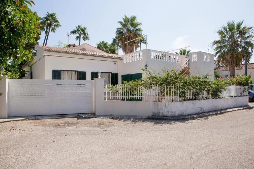 3 bedrooms house at Alcudia 50 m away from the beach with furnished terrace and wifi