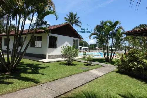 Apartamento em condomínio com 3 praias