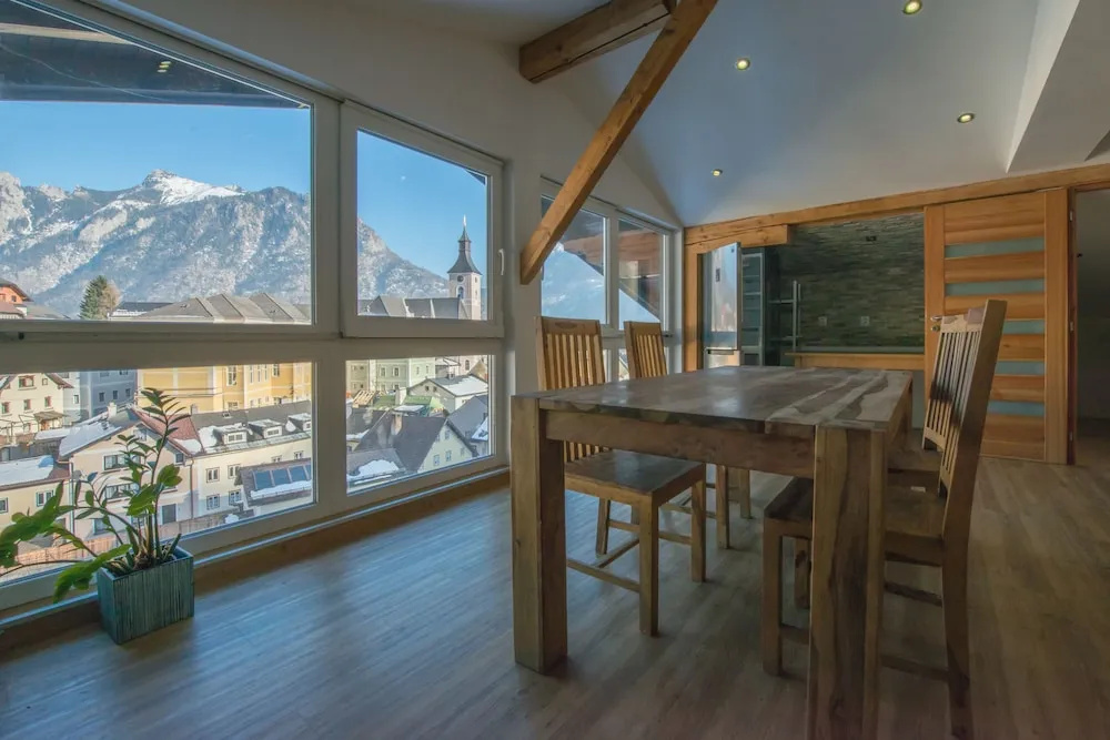 3 Bedrooms Apartment