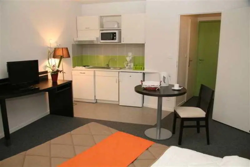 Nemea Appart Hotel Home Suite Nancy Centre - Chambres