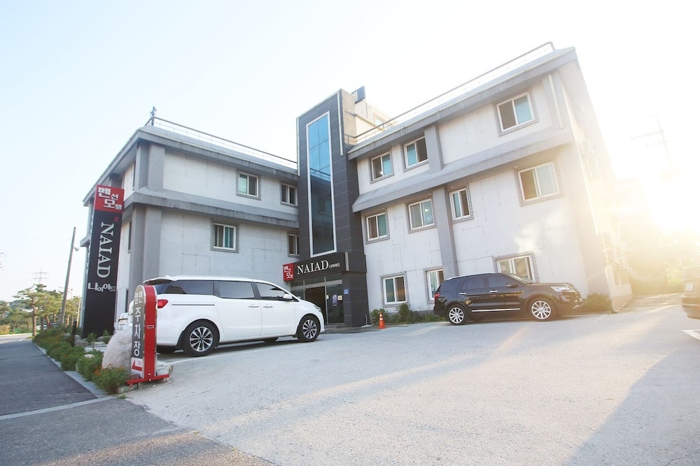 Naiad Pension & Motel