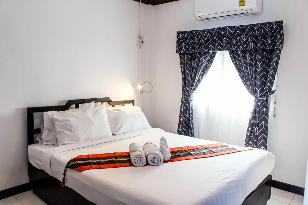 Standard Double room (full double bed)