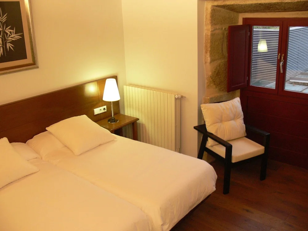 Deluxe Double room (full double bed)