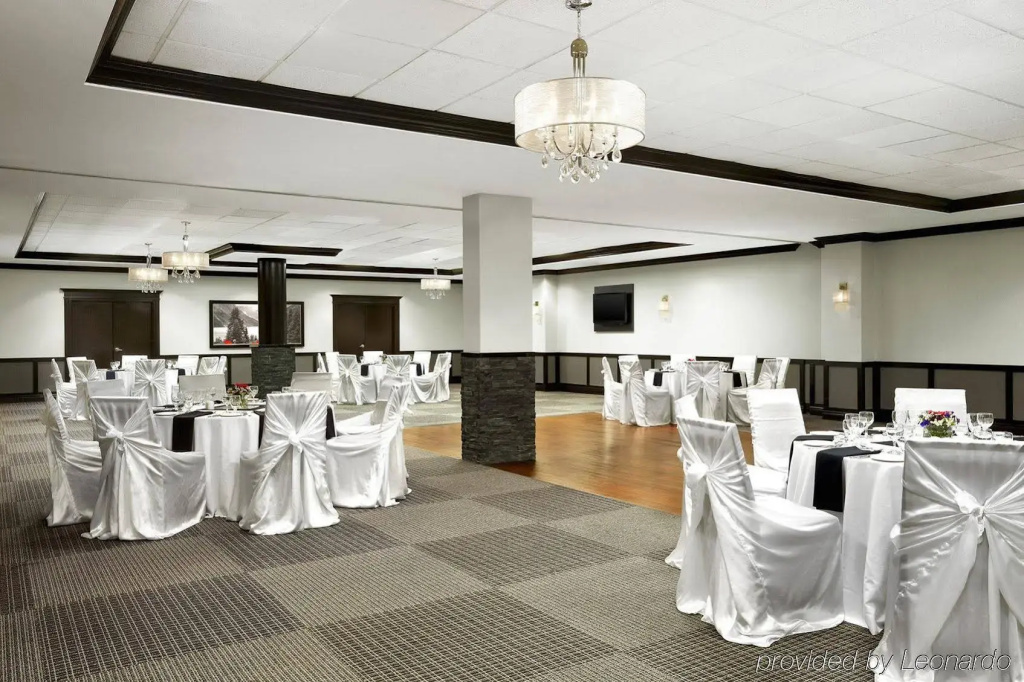 Four Points by Sheraton Hotel & Suites Calgary West - Général