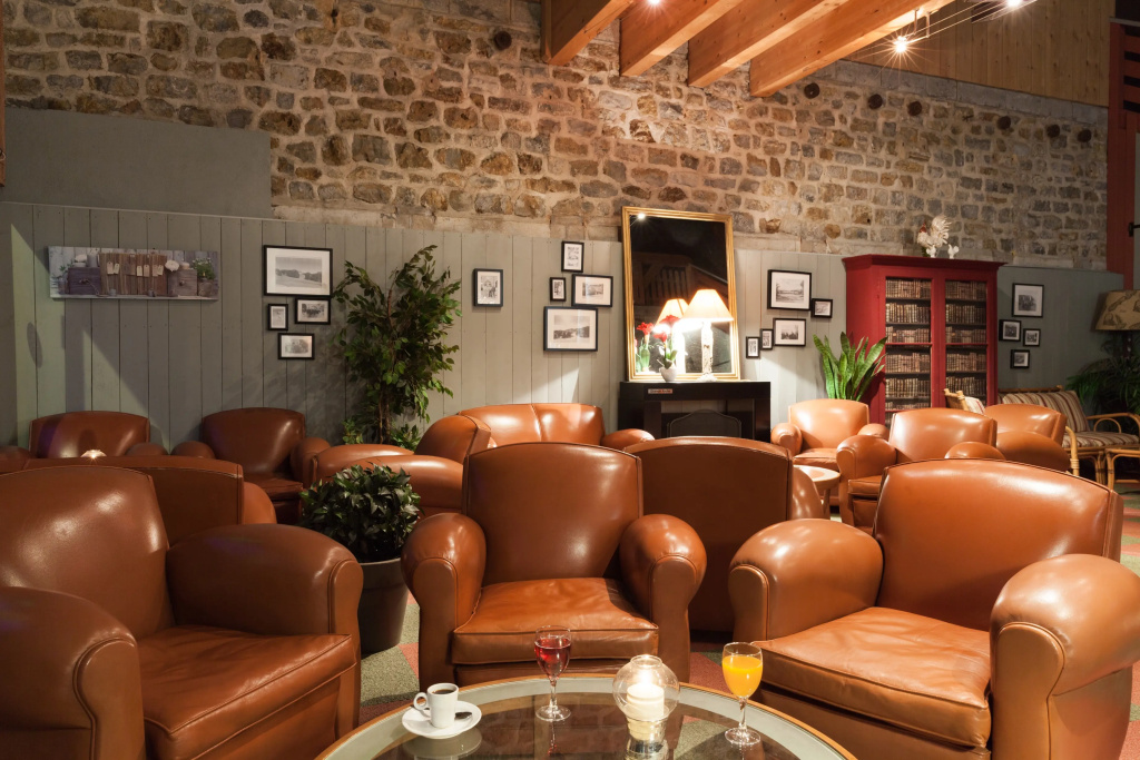 Lobby & Reception