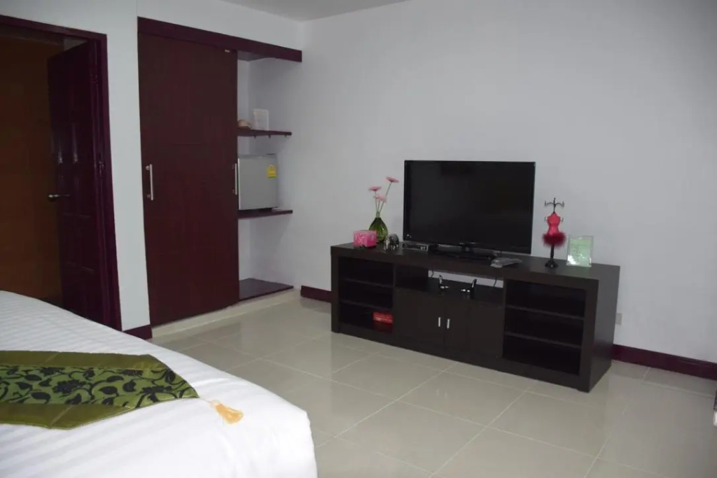 Deluxe Double room with garden view (full double bed)