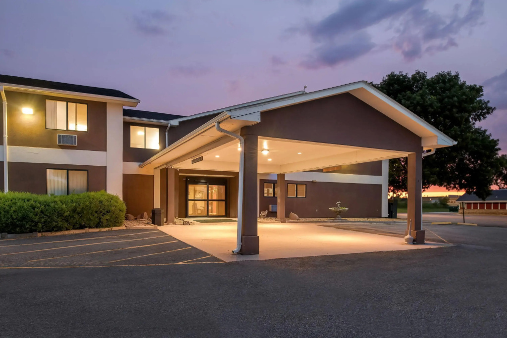 Super 8 by Wyndham Blue Earth