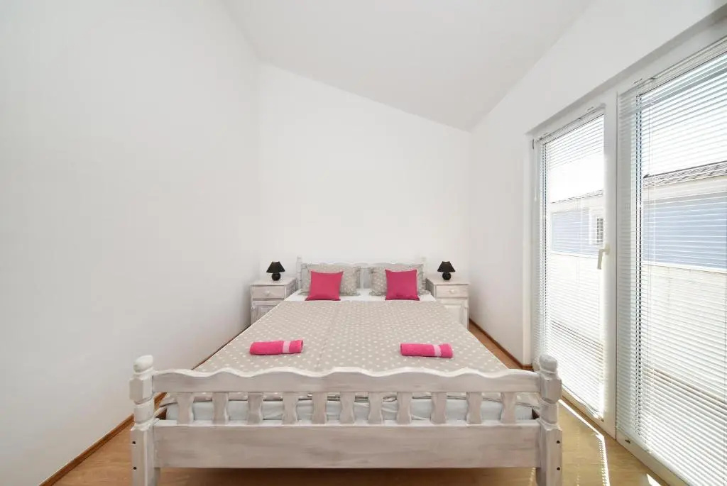 Apartments Krepo