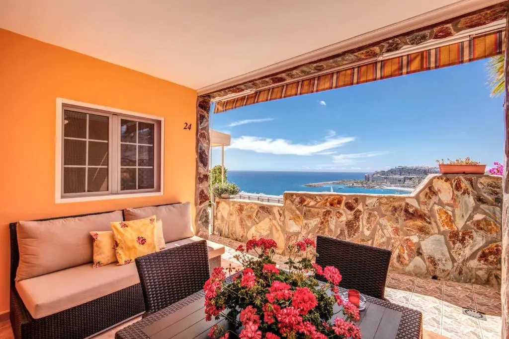 2 Bedrooms Family Apartment with sea view