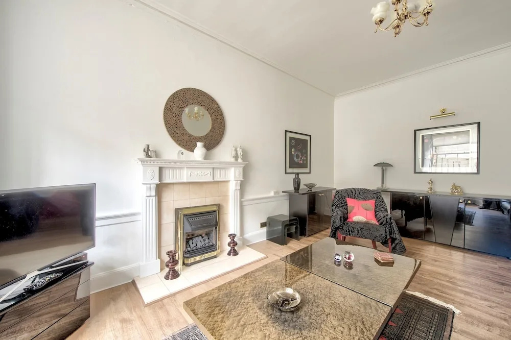 Beautiful One Bedroom in Edinburgh's Town Centre