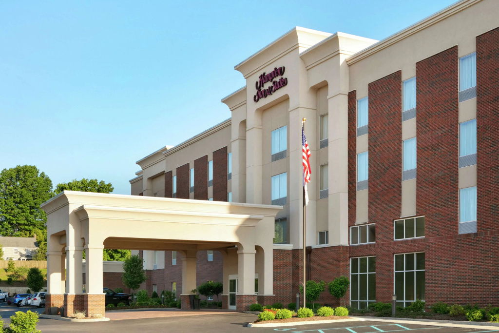 Hampton Inn & Suites Parkersburg Downtown - Photo 1