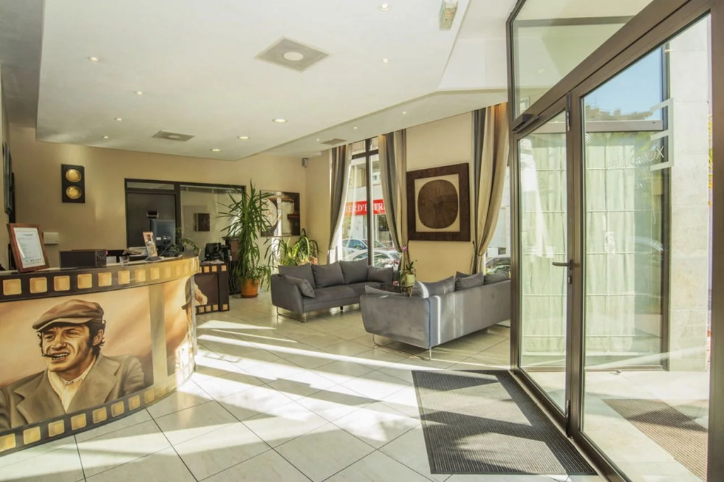 Lobby & Reception