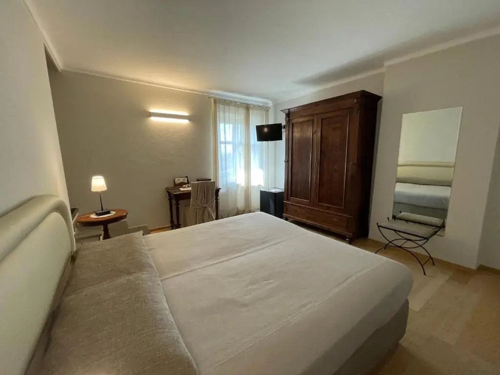 Superior Double room (full double bed)