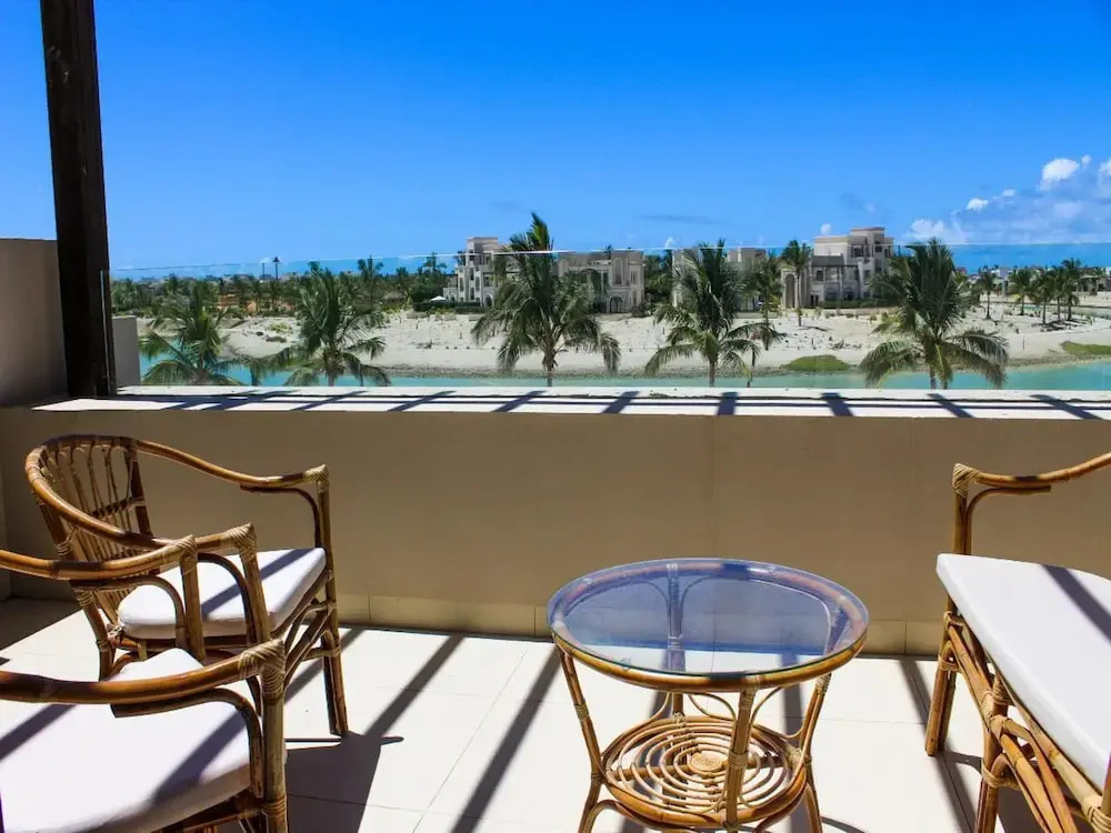 Stylish Lagoon View Escape With Balcony