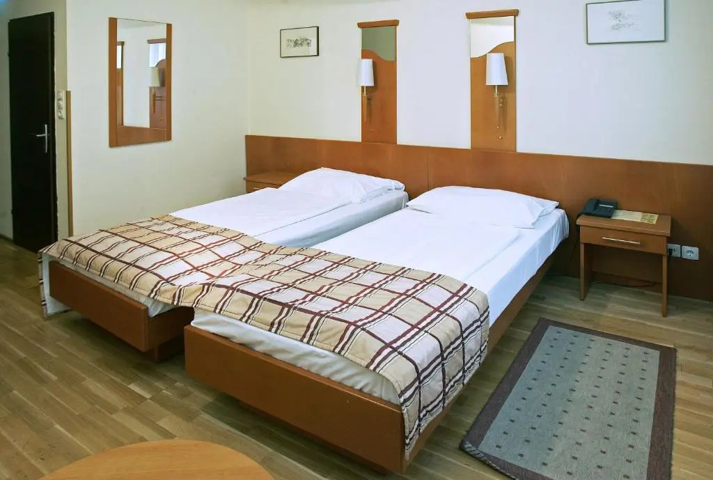 Continental Hotel-Pension - Chambres