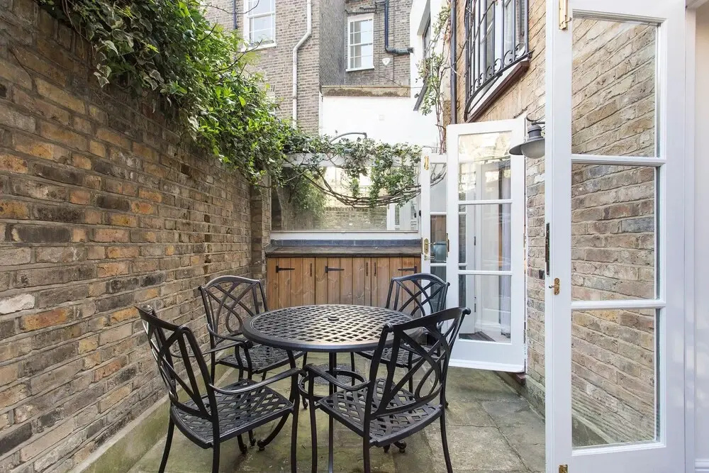 JOIVY Modern 2 bed flat in Central London, sleeps 6