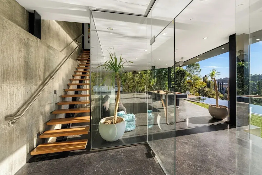 Glass Mansion - Chic Glass Villa in LA Hills With Views, Style & Serenity