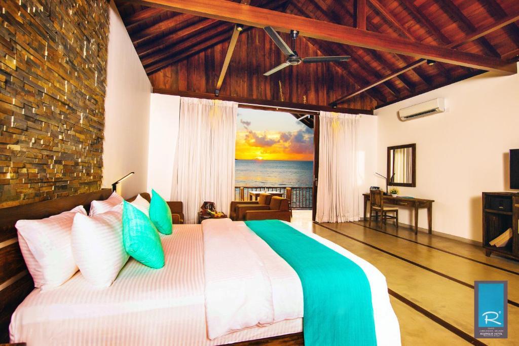 R Degree Hotel