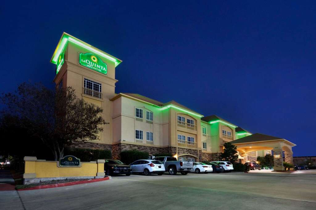 La Quinta Inn & Suites by Wyndham Houston Energy Corridor image