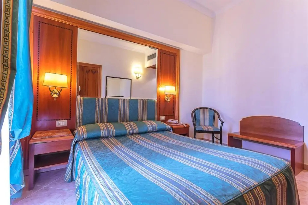 Raeli Hotel Luce - Tap to explore photos