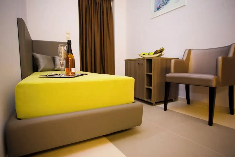 Superior Double Suite (full double bed)