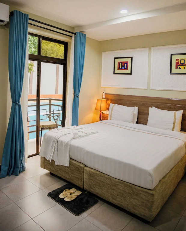 Deluxe Double room (full double bed)