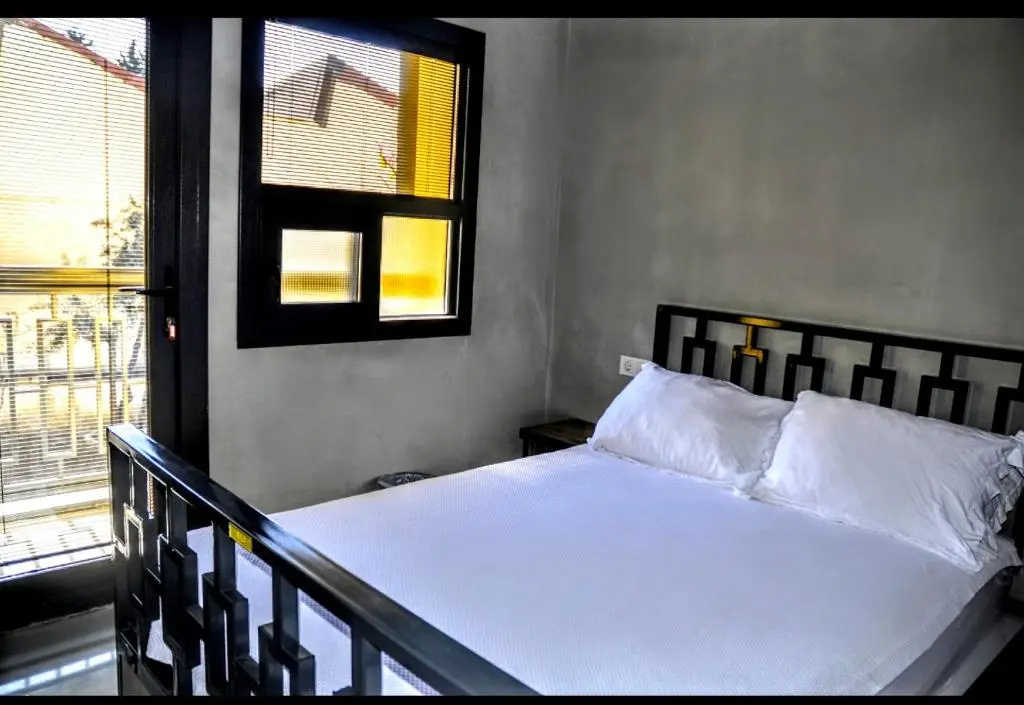 Economy room