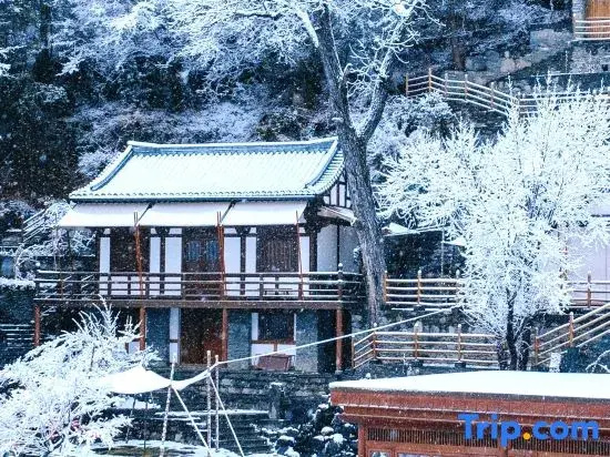Tengri Khagan · Weizhou Manor