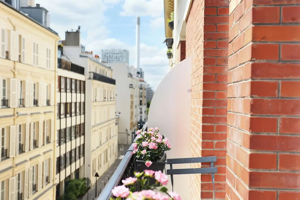 YAYS Paris Zola by Numa