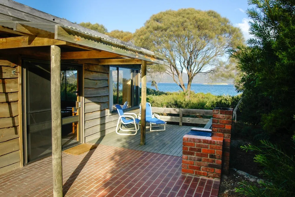 2 Bedrooms Classic Cottage with sea view