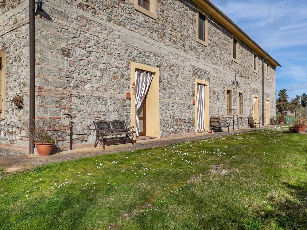 Enticing Holiday Home in Chianni With Swimming Pool