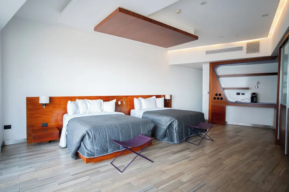Люкс Executive с балконом в Sonata Hotel