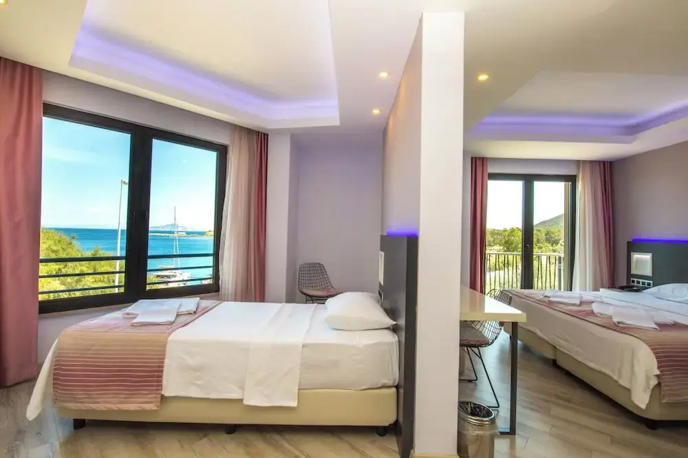 Standard Triple room with balcony and with sea view