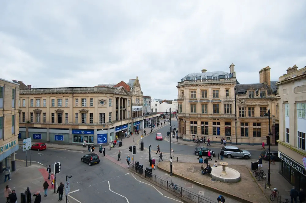Elliot Oliver- 2 Bedroom Duplex Town Centre Apartment