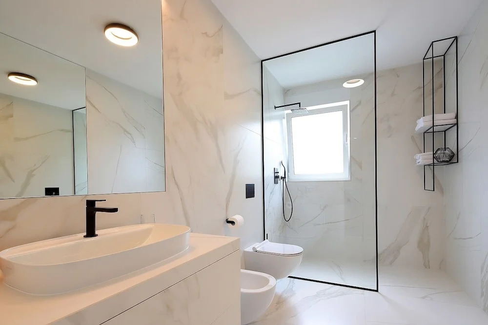 Stylish Apartment 100m from the Beach - фото 9