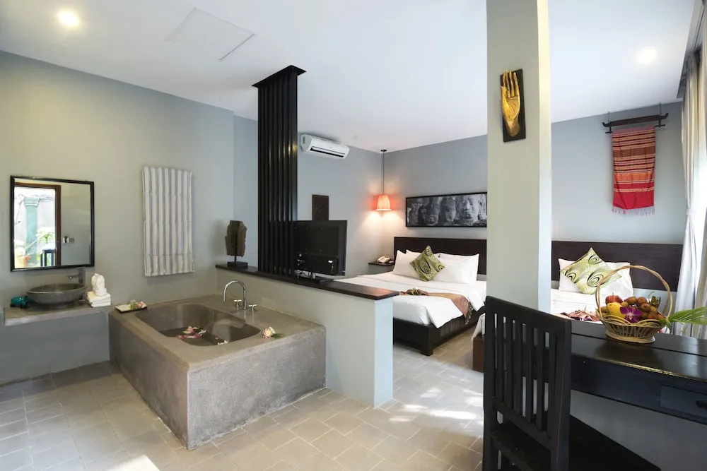 Deluxe Family room with balcony and with garden view