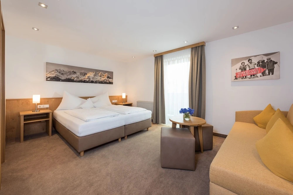Standard Double room with balcony and with mountain view (full double bed)