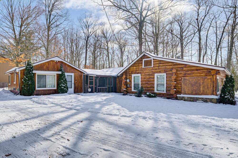 Rifle Lake Cabin! Michigan Outdoor Adventure Pad