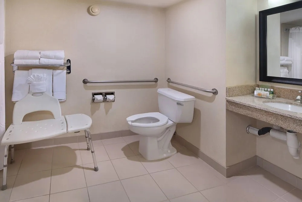Holiday Inn Hotel & Suites Anaheim by IHG - Chambres