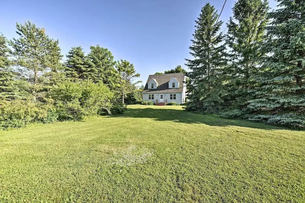 Family-friendly Fish Creek 'cape House' w/ Deck!